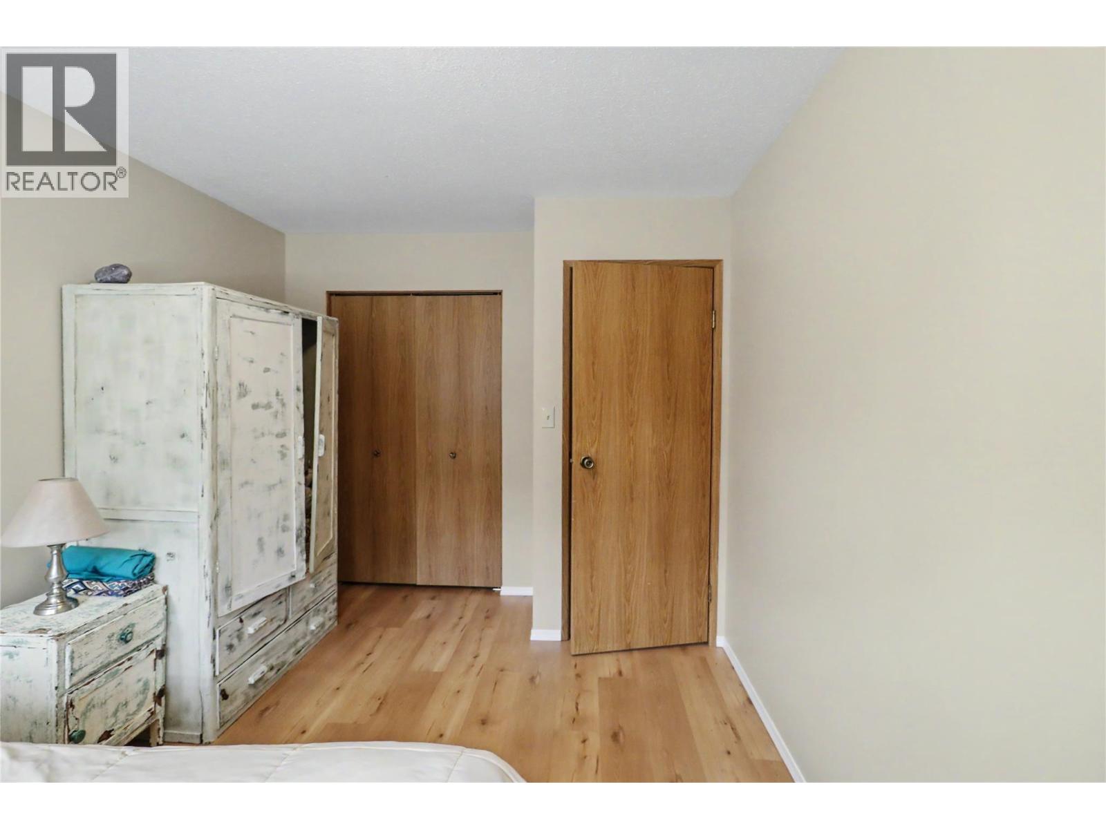 4055 Victoria Road - 16