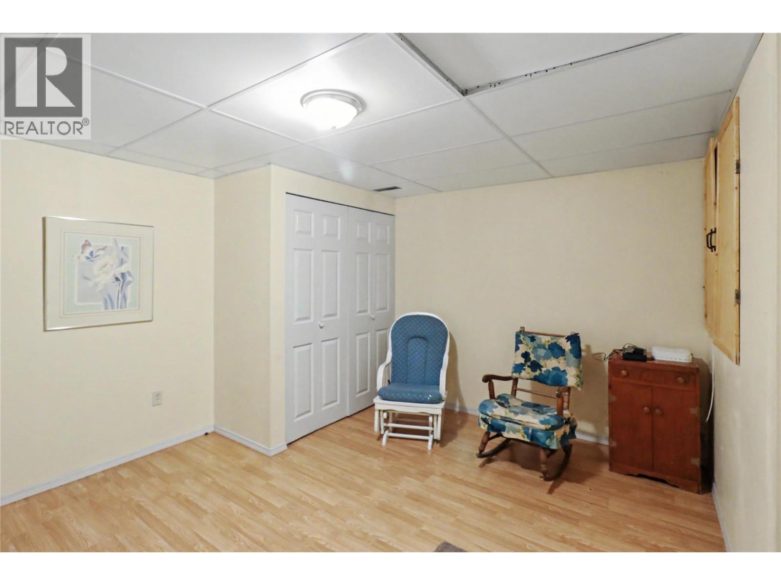 4055 Victoria Road - 35