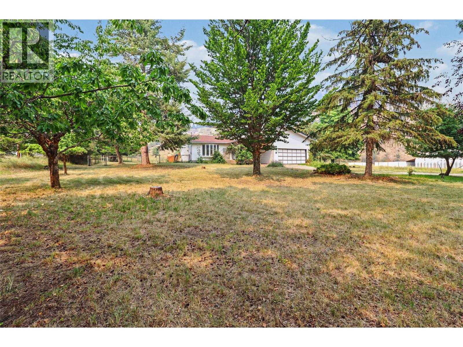 4055 Victoria Road - 40