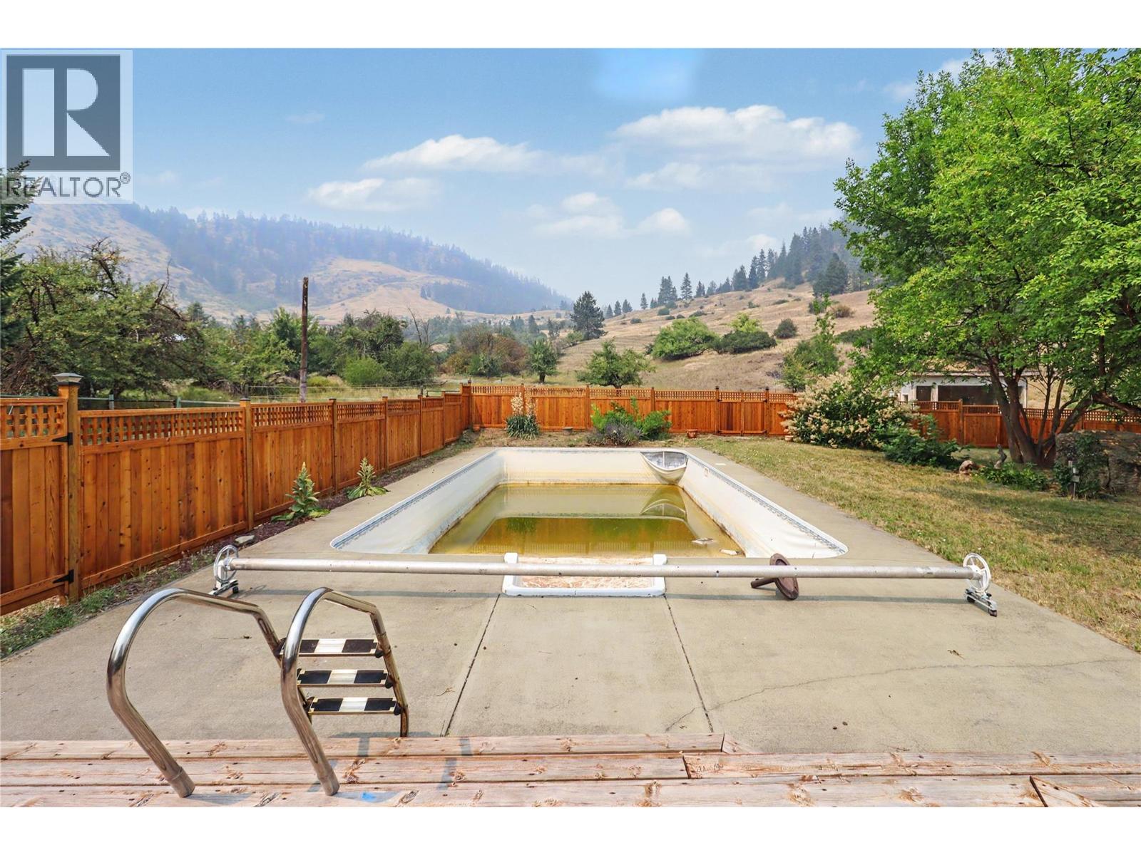 4055 Victoria Road - 21