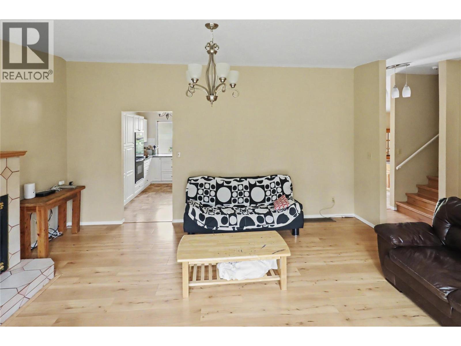 4055 Victoria Road - 20