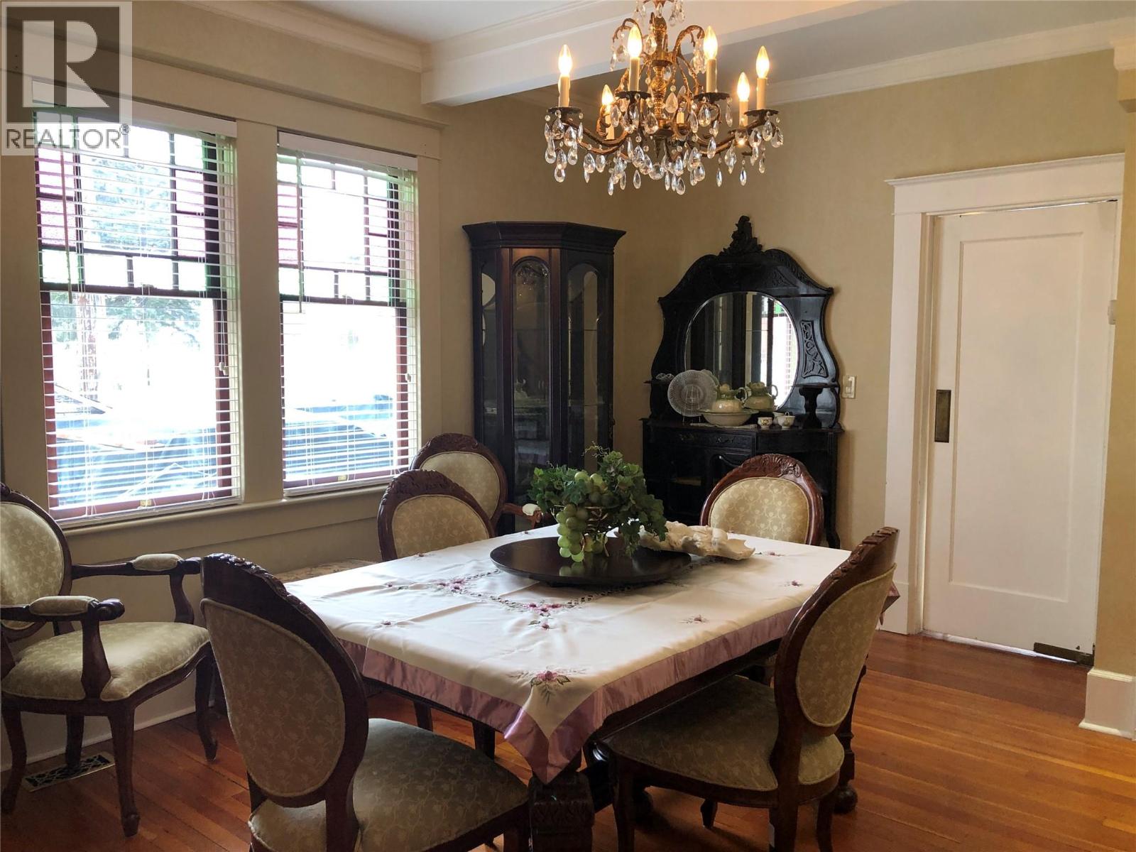 1335 THOM Street - 22