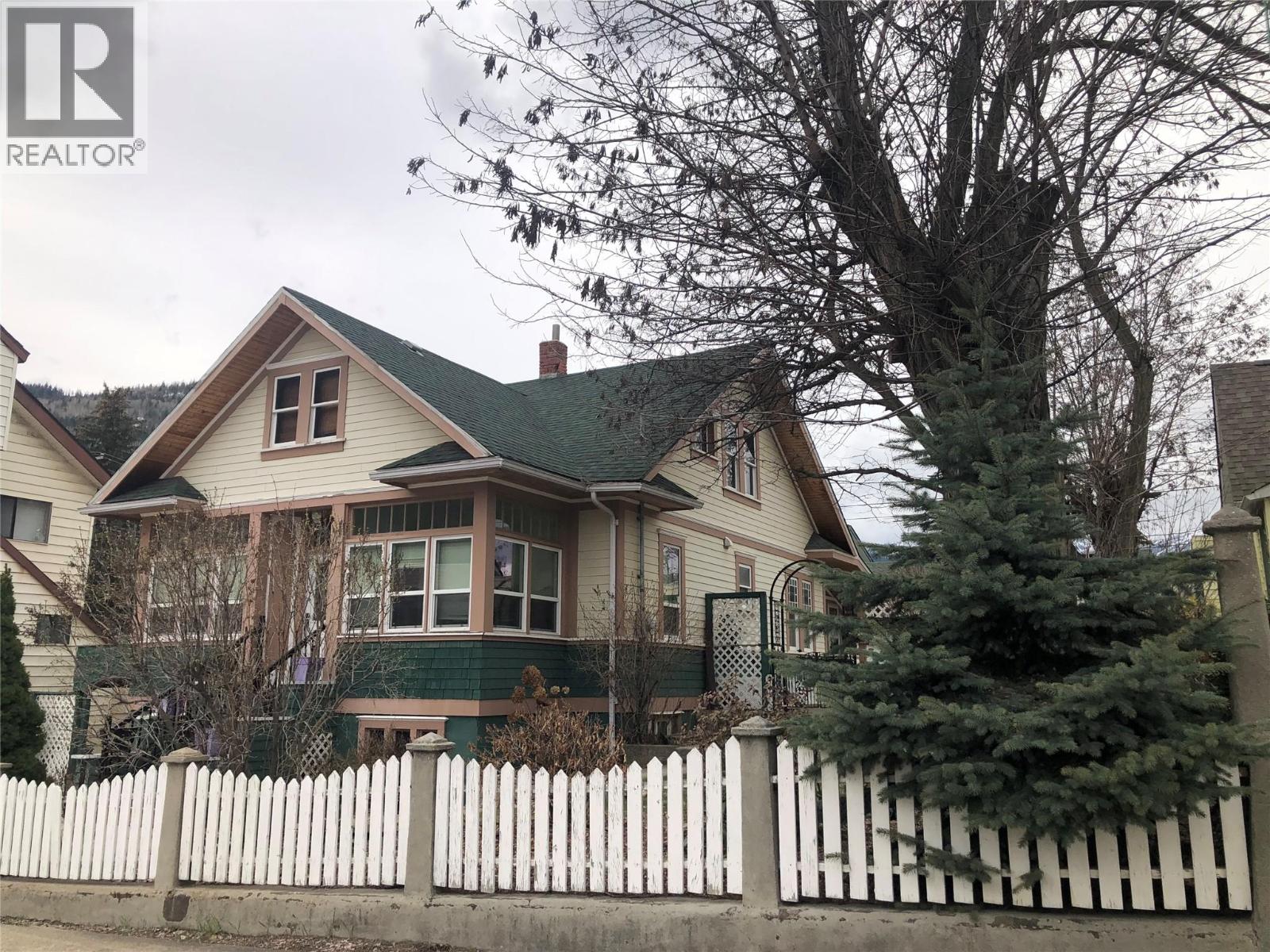 1335 THOM Street - 3