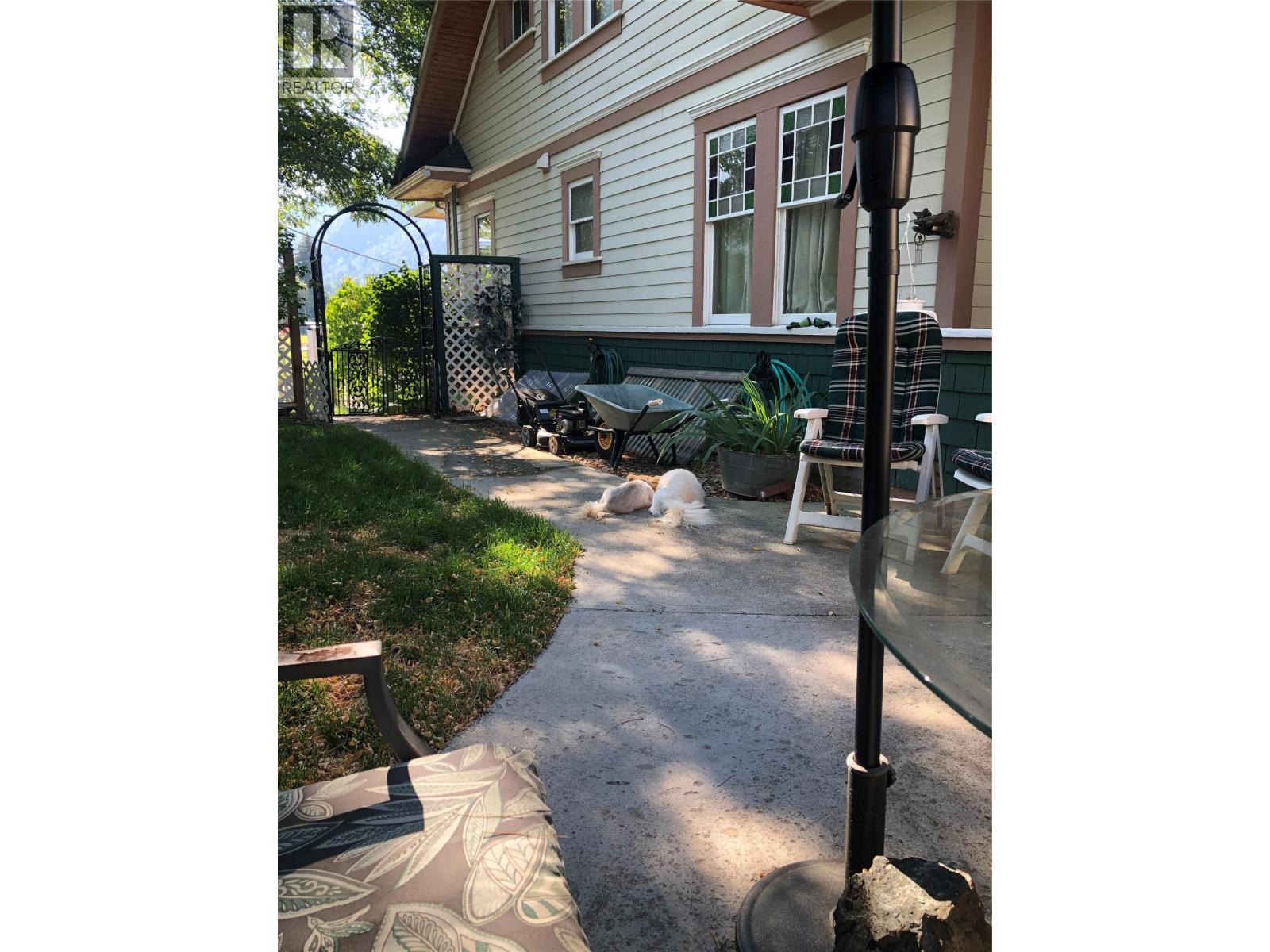 1335 THOM Street - 55