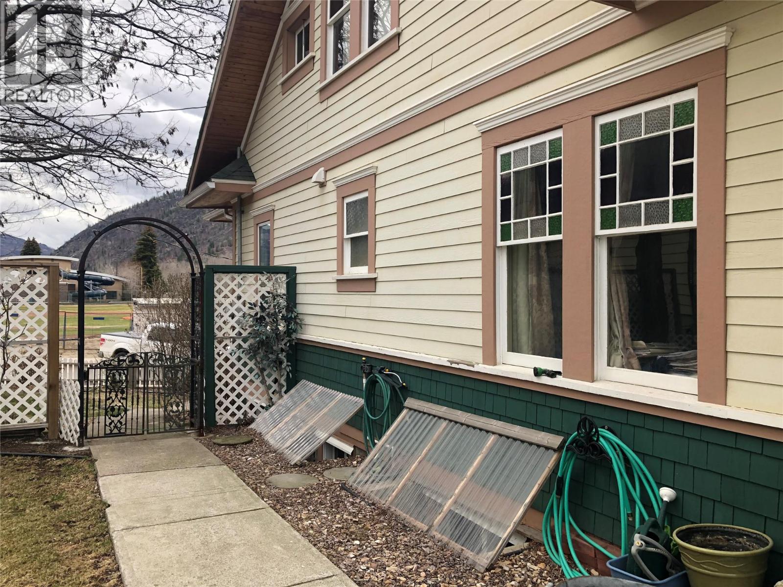 1335 THOM Street - 54
