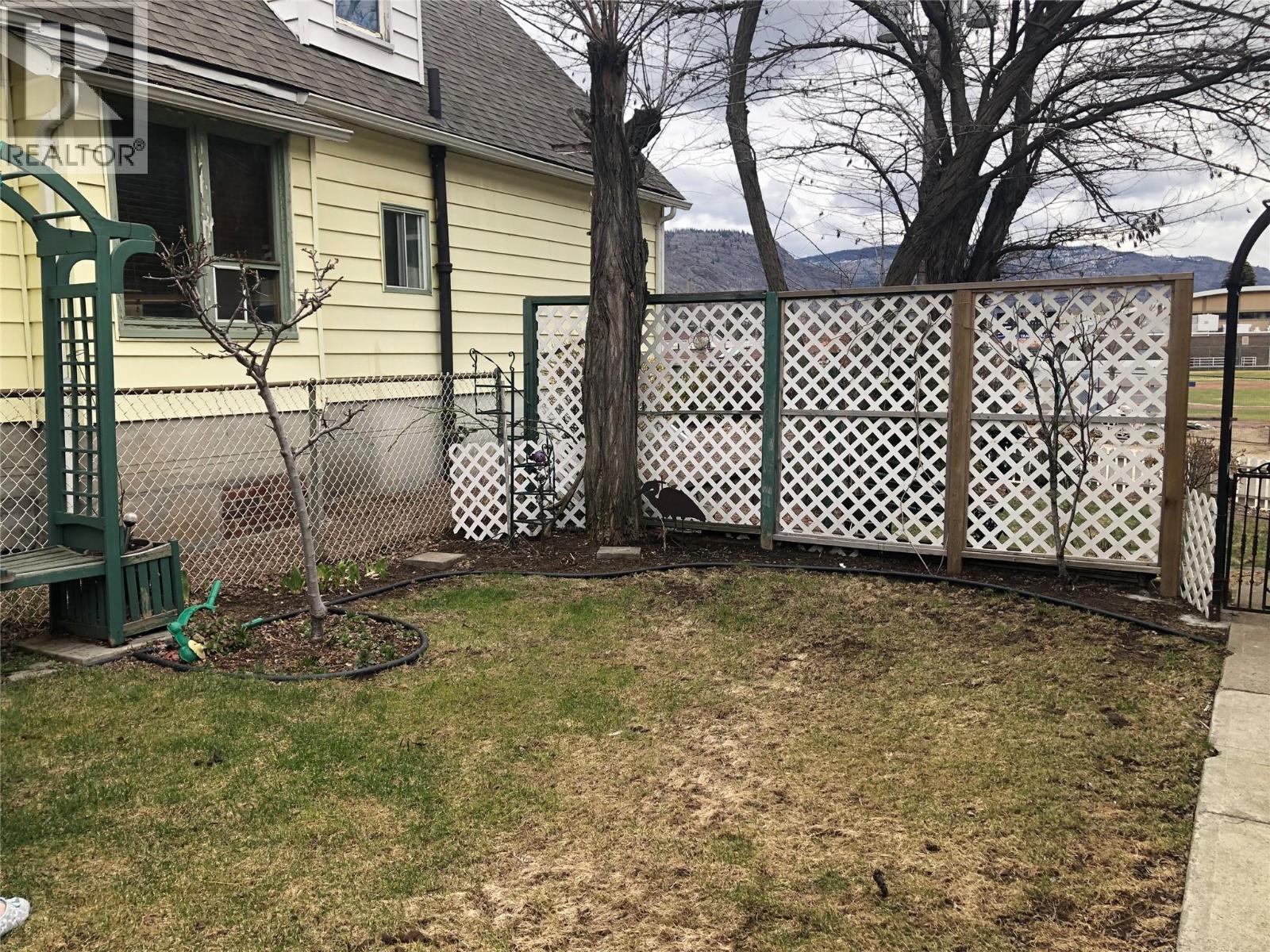 1335 THOM Street - 53