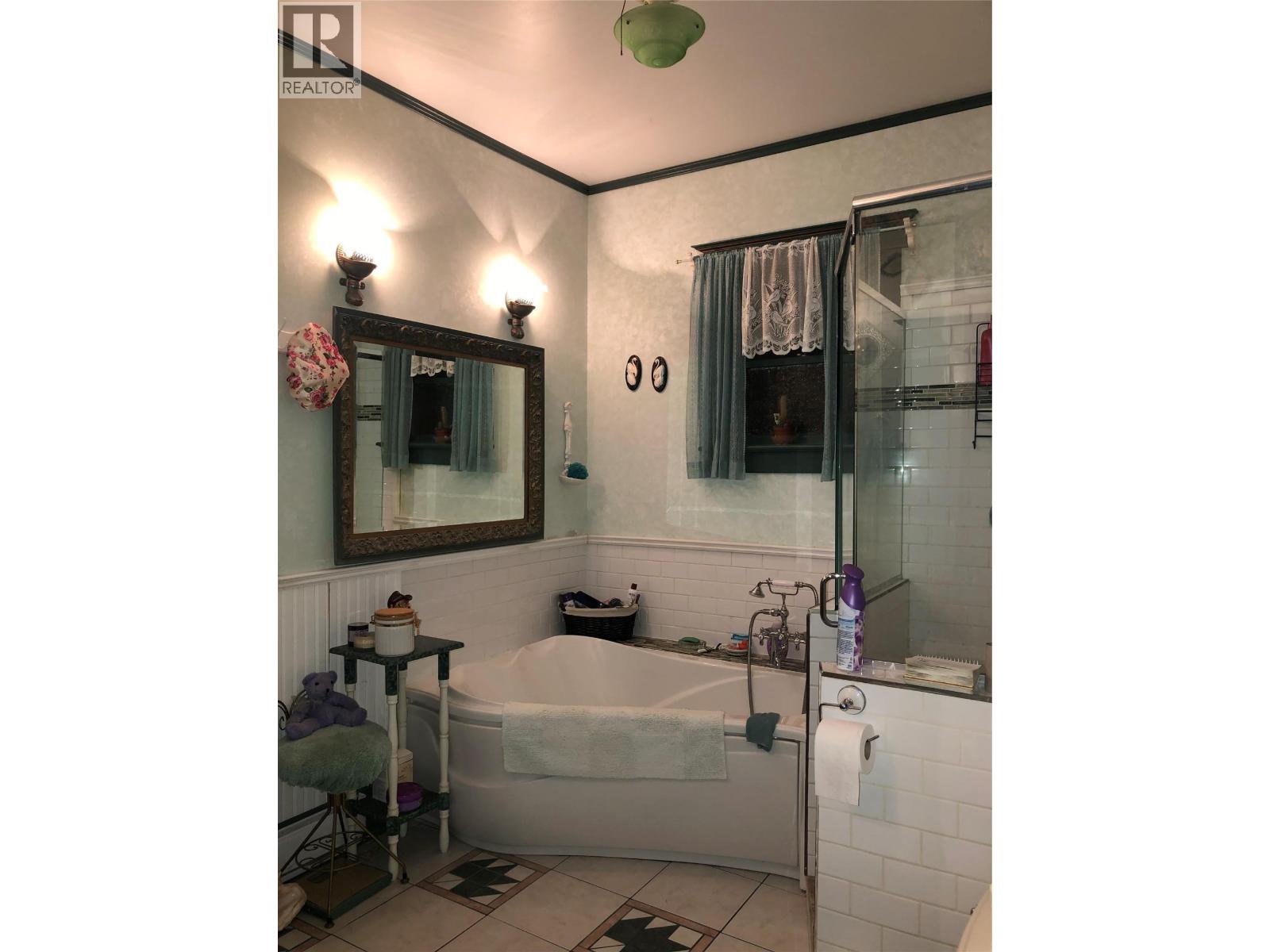 1335 THOM Street - 44
