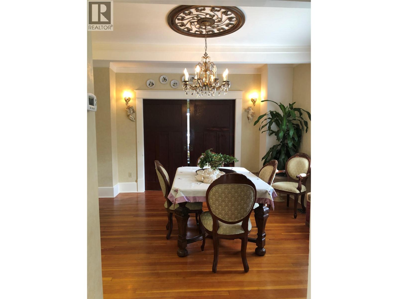 1335 THOM Street - 24