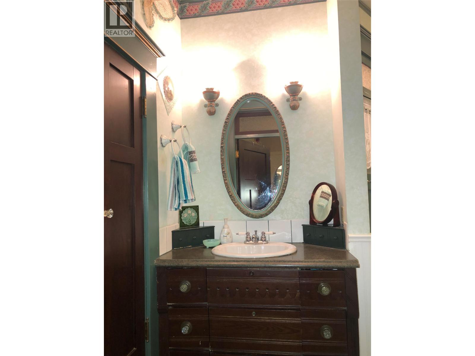 1335 THOM Street - 41