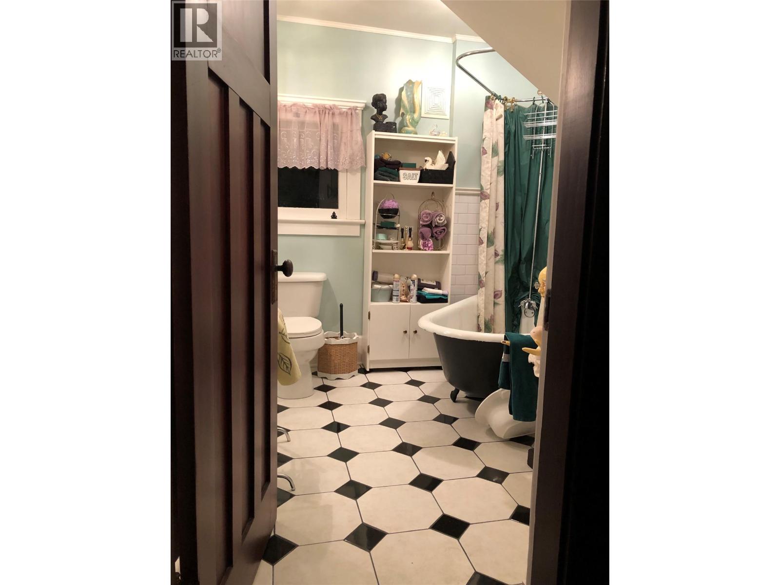 1335 THOM Street - 48