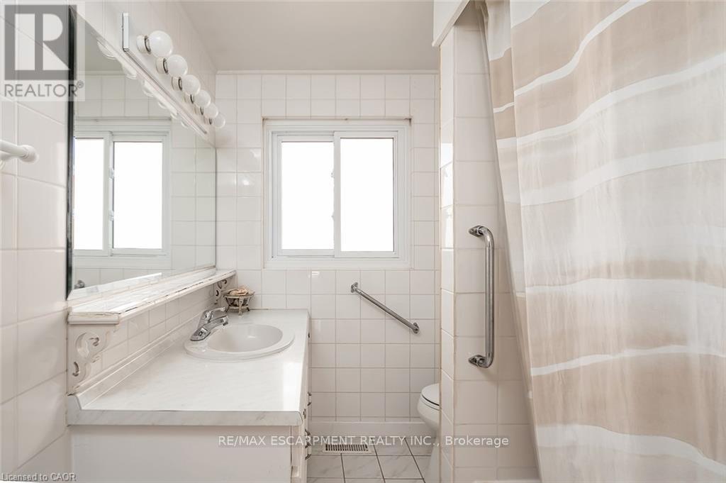 652 ARDLEIGH CRESCENT - 24