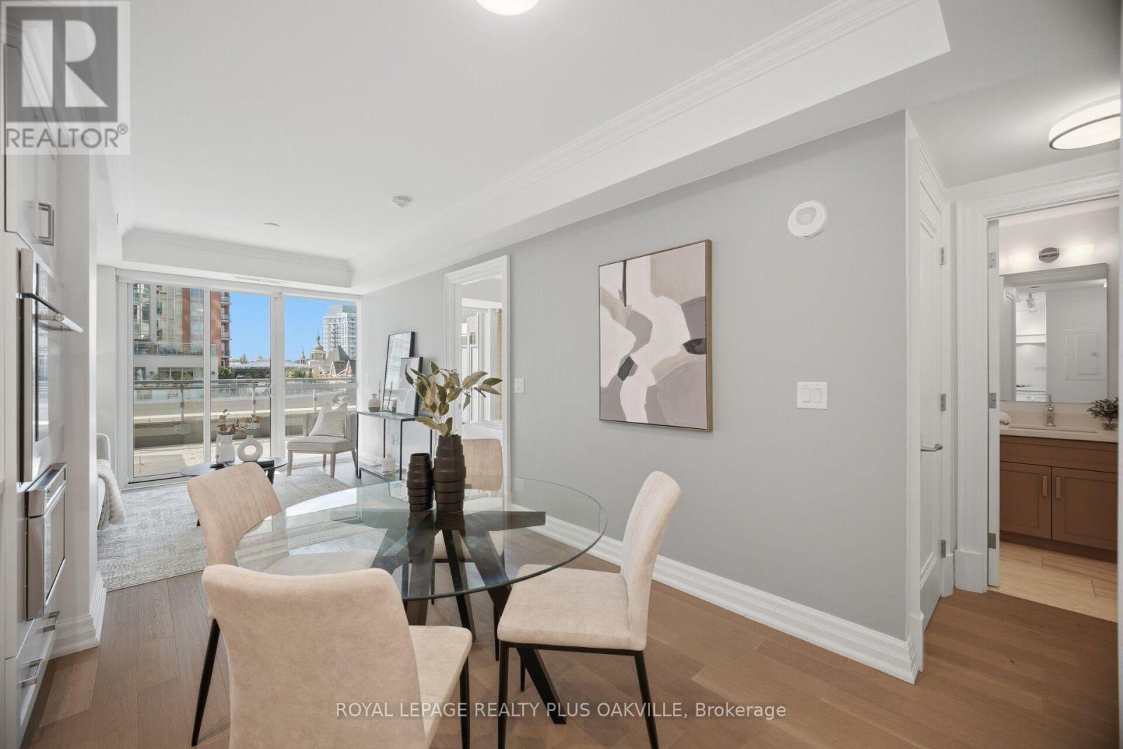 #303A 2060 LAKESHORE ROAD - 10