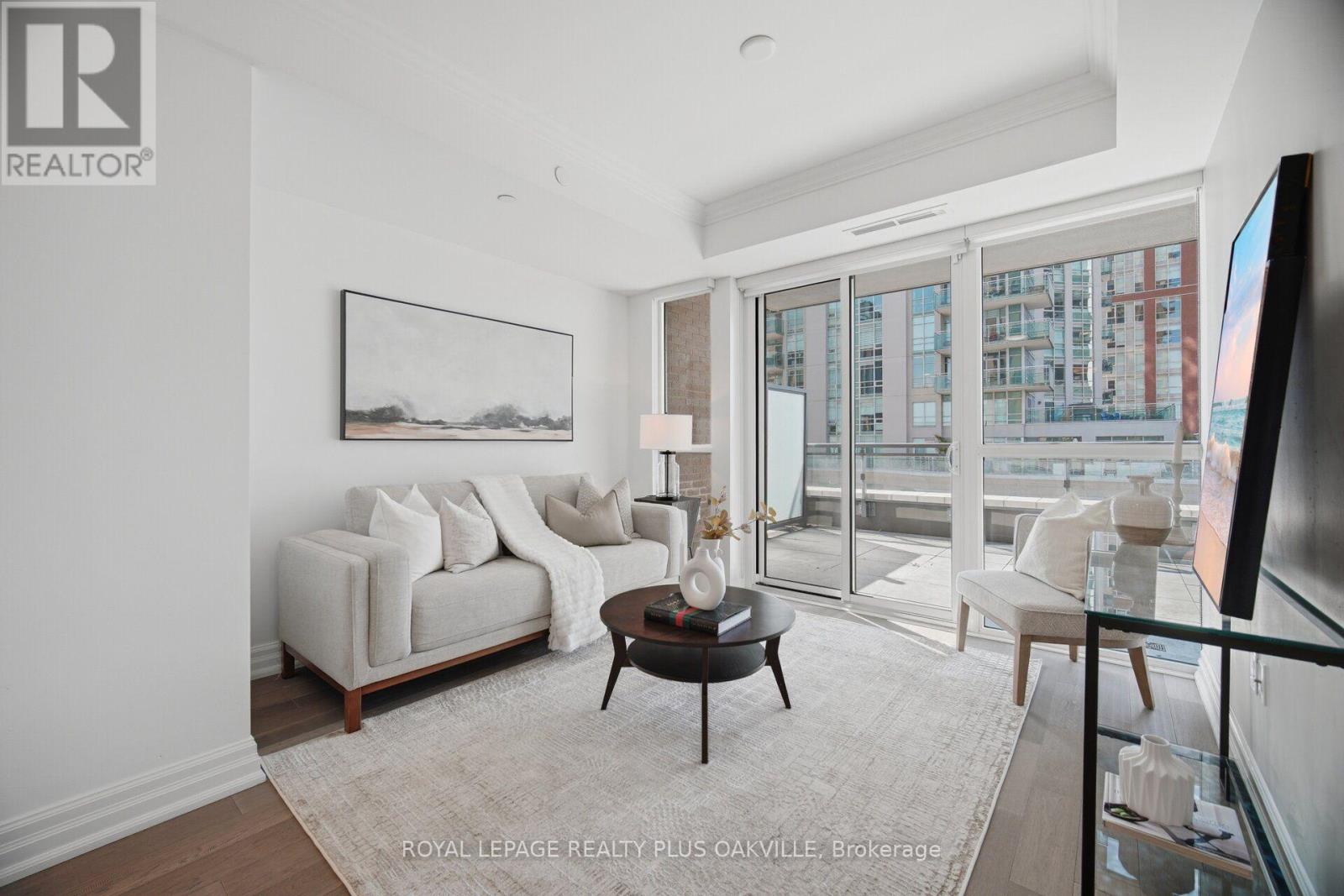 #303A 2060 LAKESHORE ROAD - 13