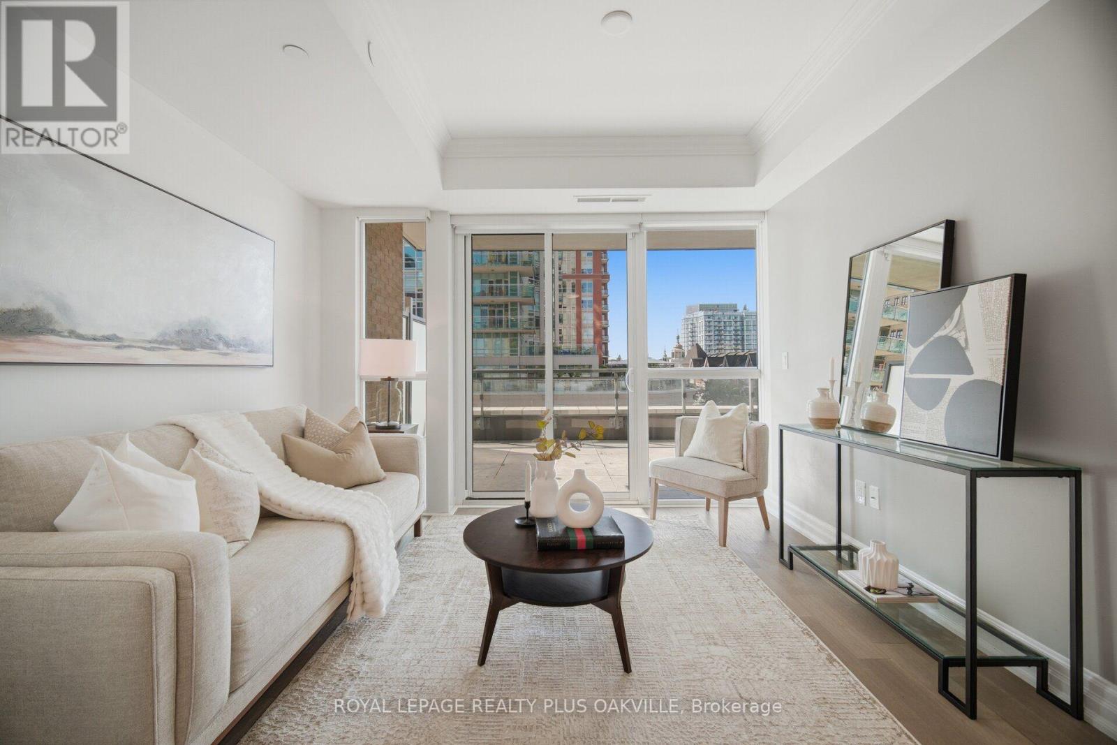 #303A 2060 LAKESHORE ROAD - 14