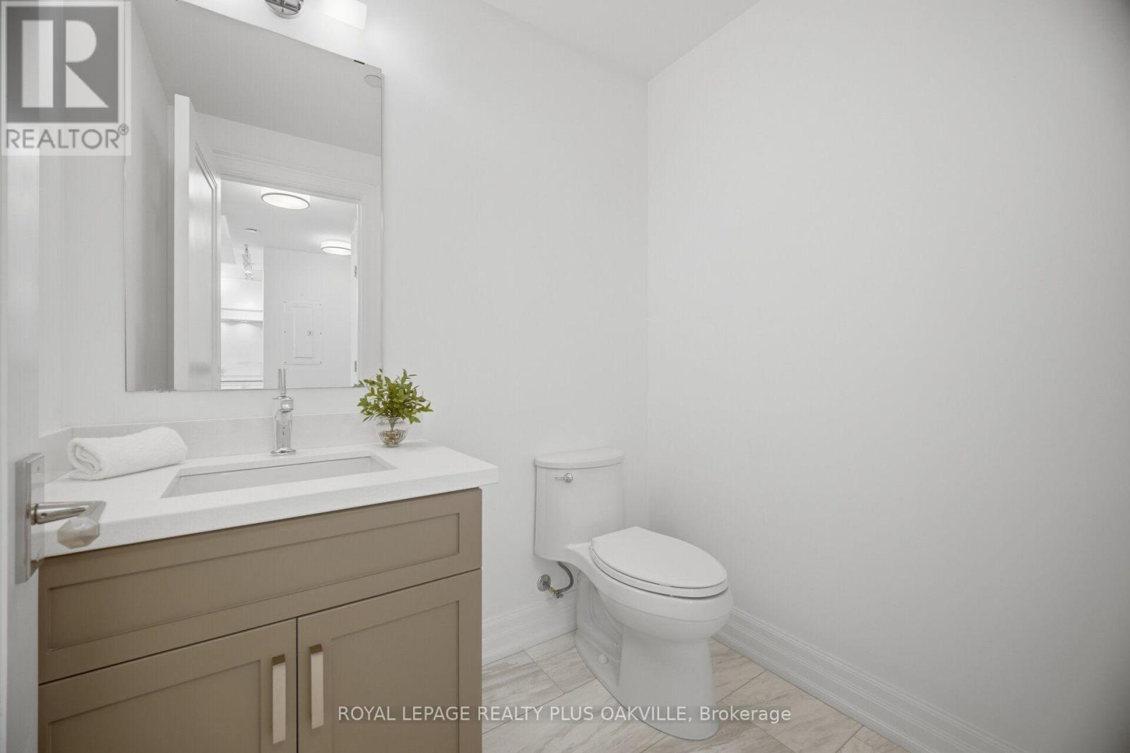 #303A 2060 LAKESHORE ROAD - 16