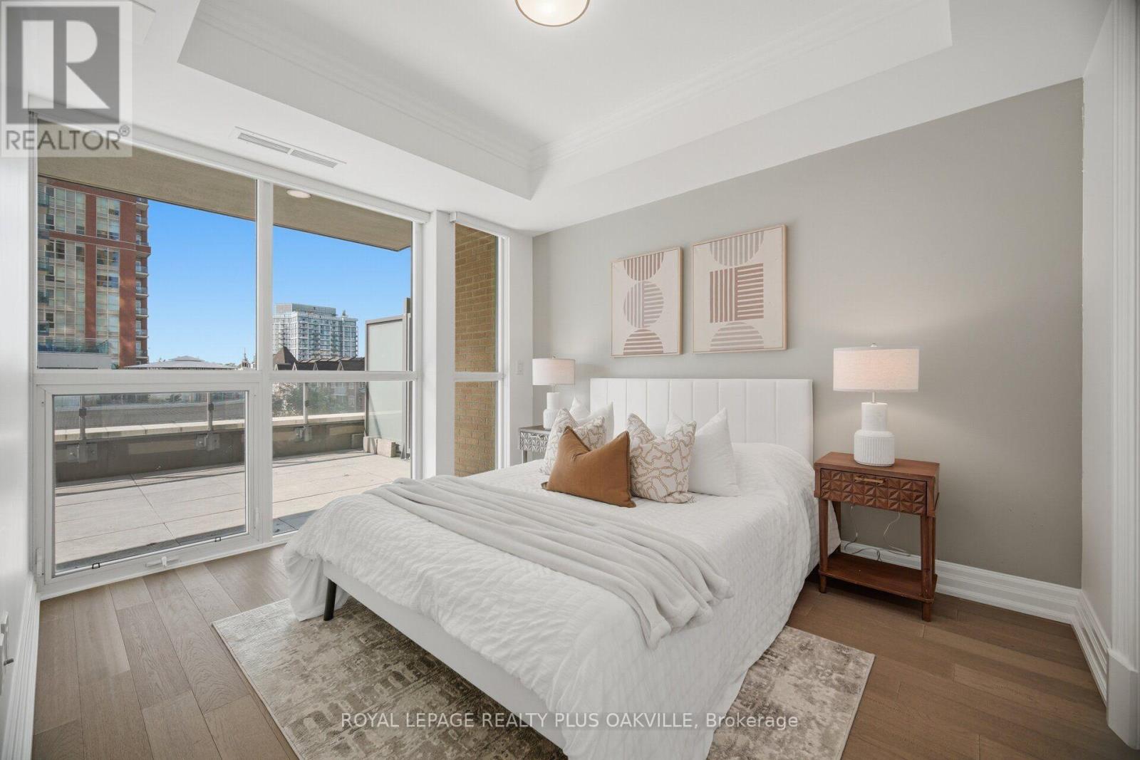 #303A 2060 LAKESHORE ROAD - 18