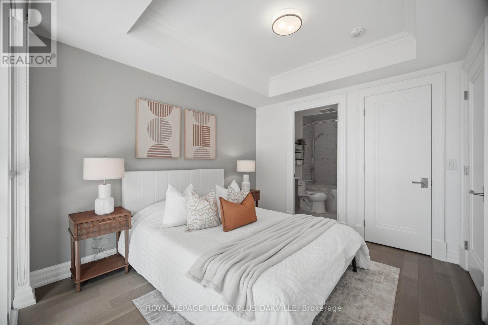 #303A 2060 LAKESHORE ROAD - 20