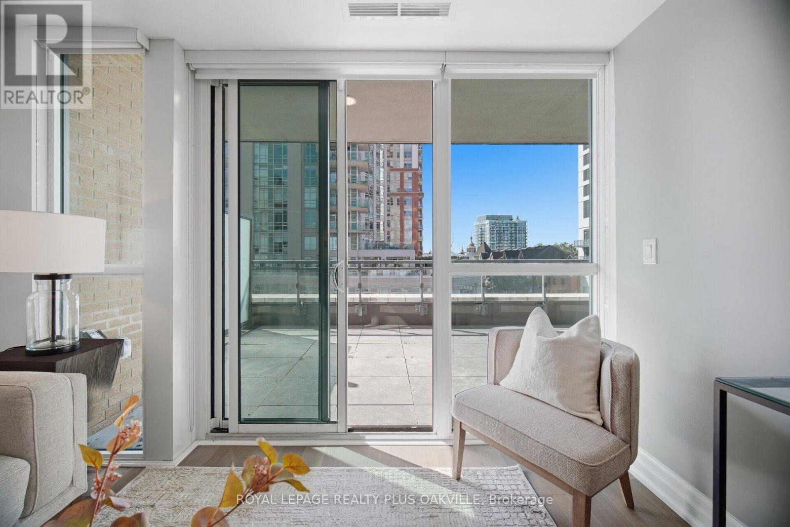 #303A 2060 LAKESHORE ROAD - 23