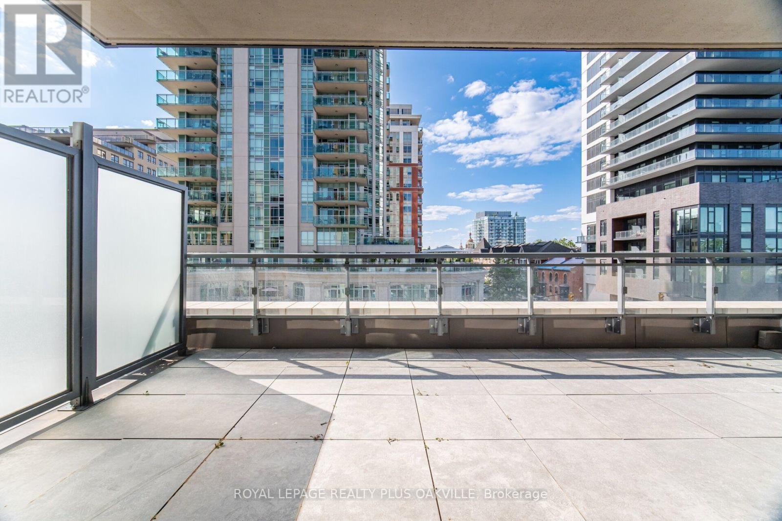#303A 2060 LAKESHORE ROAD - 24