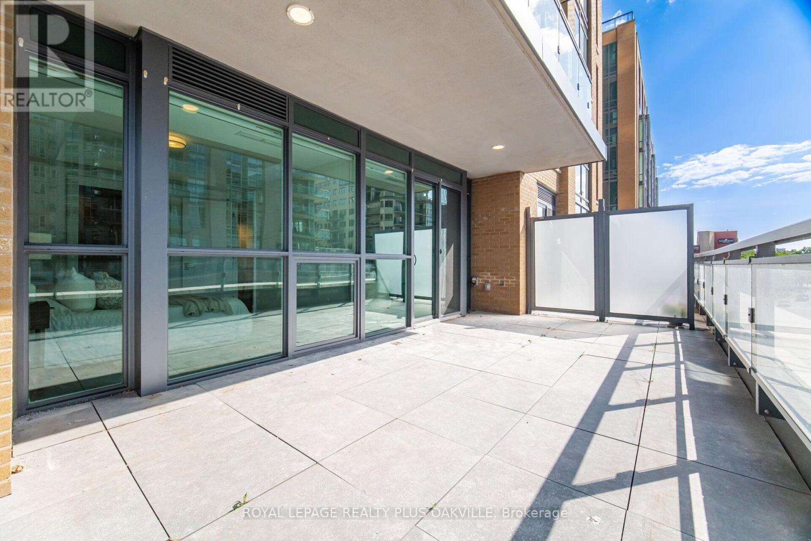 #303A 2060 LAKESHORE ROAD - 25