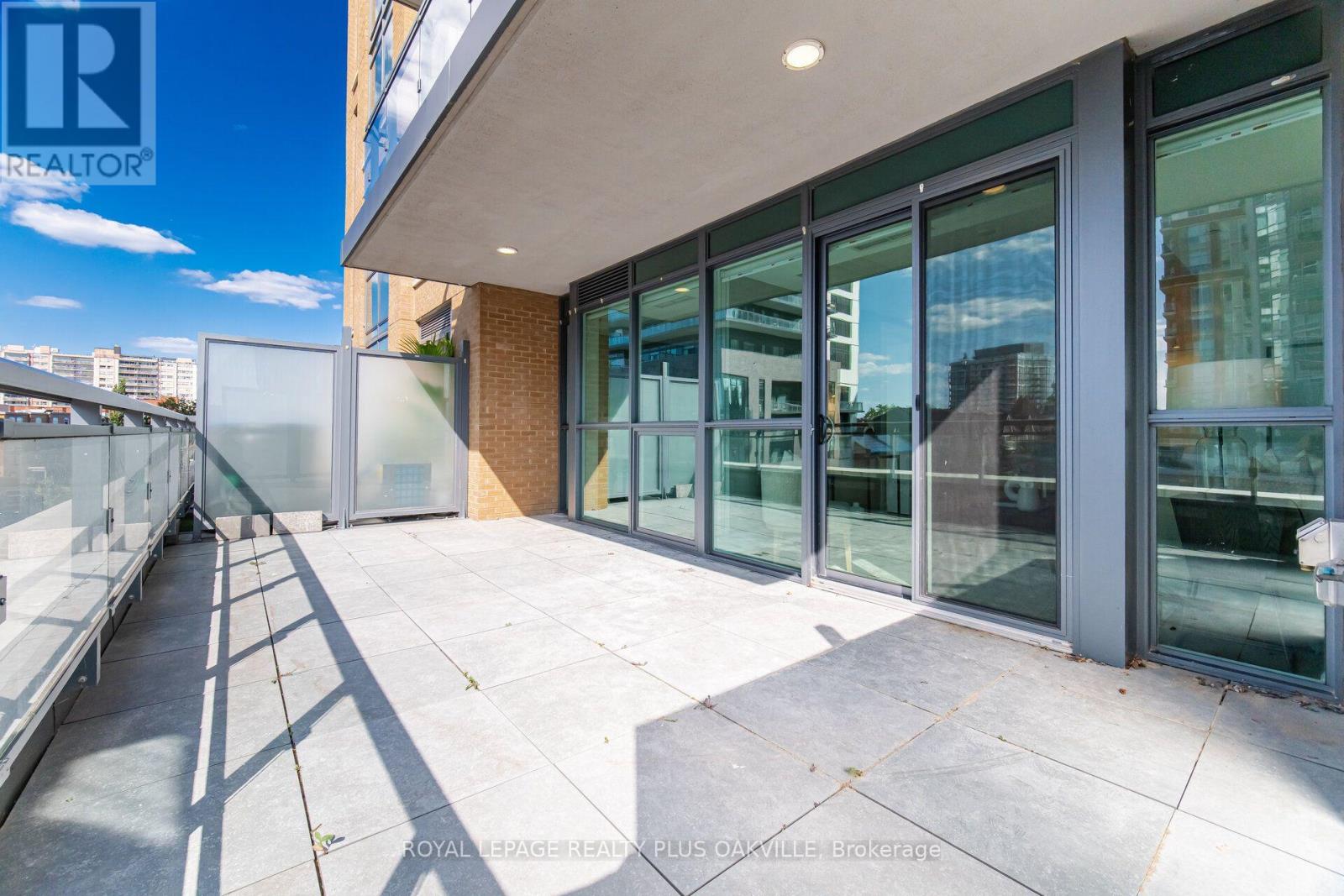 #303A 2060 LAKESHORE ROAD - 26