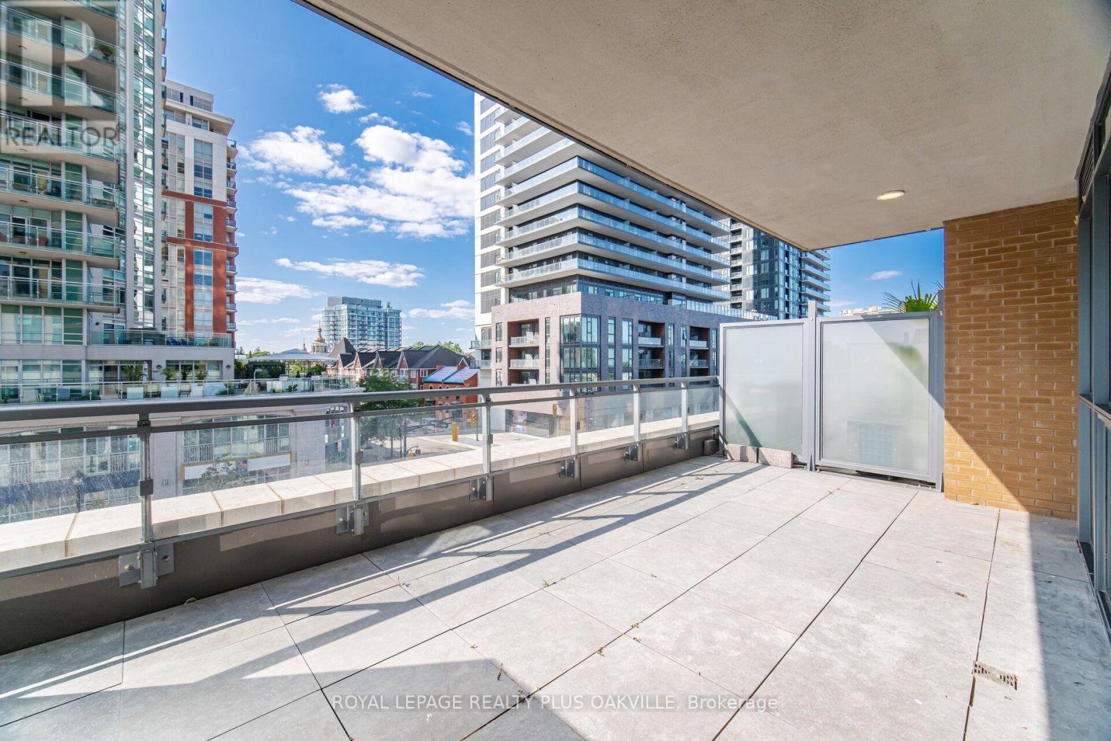 #303A 2060 LAKESHORE ROAD - 27