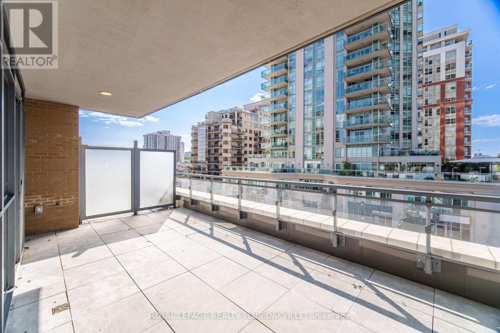 #303A 2060 LAKESHORE ROAD - 28