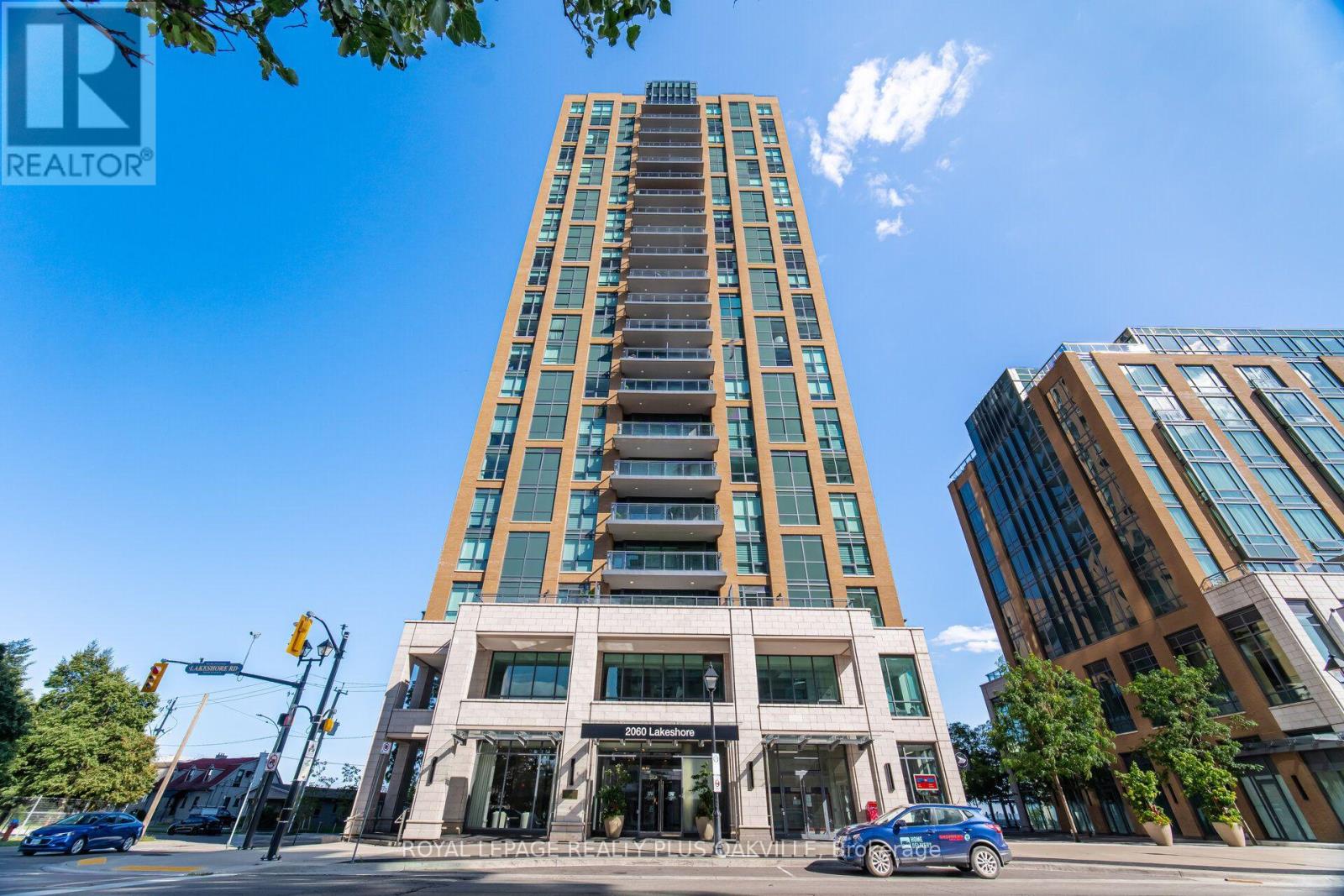 #303A 2060 LAKESHORE ROAD - 32