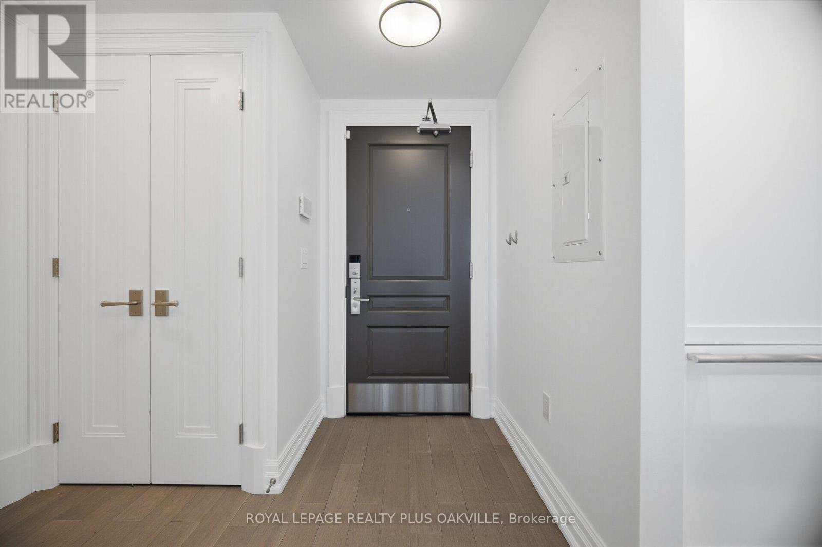 #303A 2060 LAKESHORE ROAD - 4