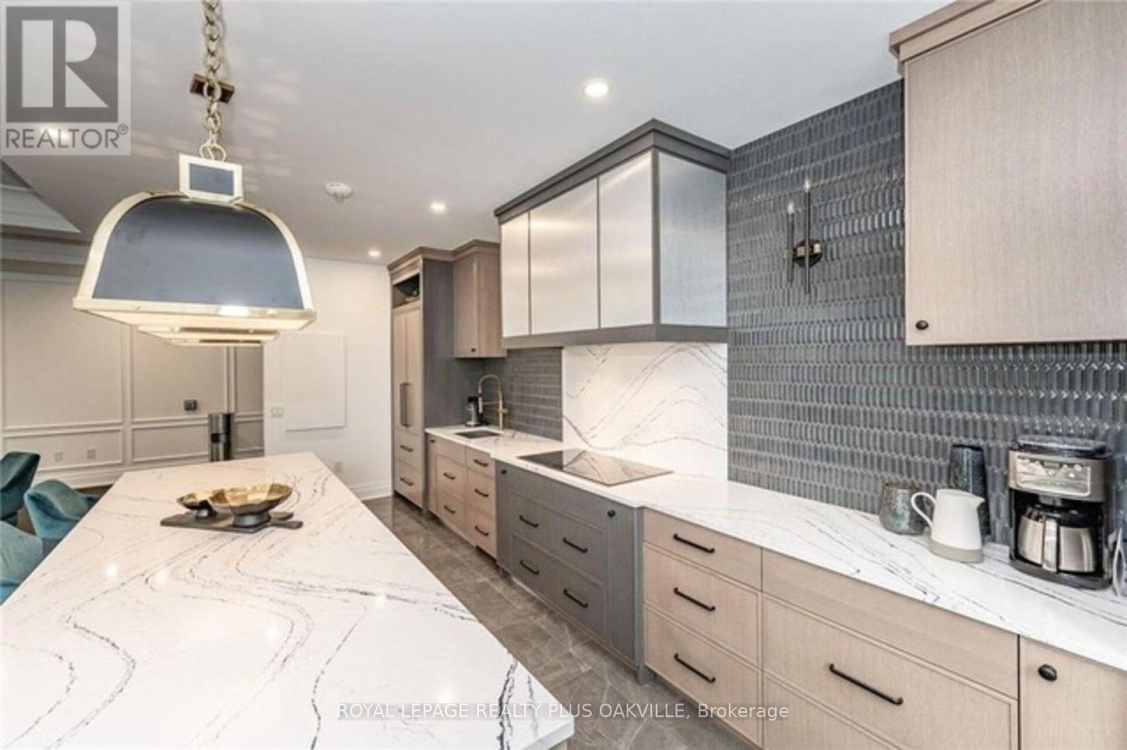 #303A 2060 LAKESHORE ROAD - 42