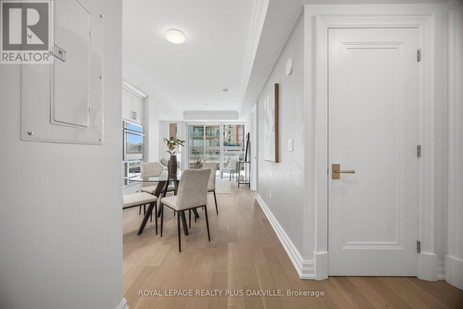 #303A 2060 LAKESHORE ROAD - 5