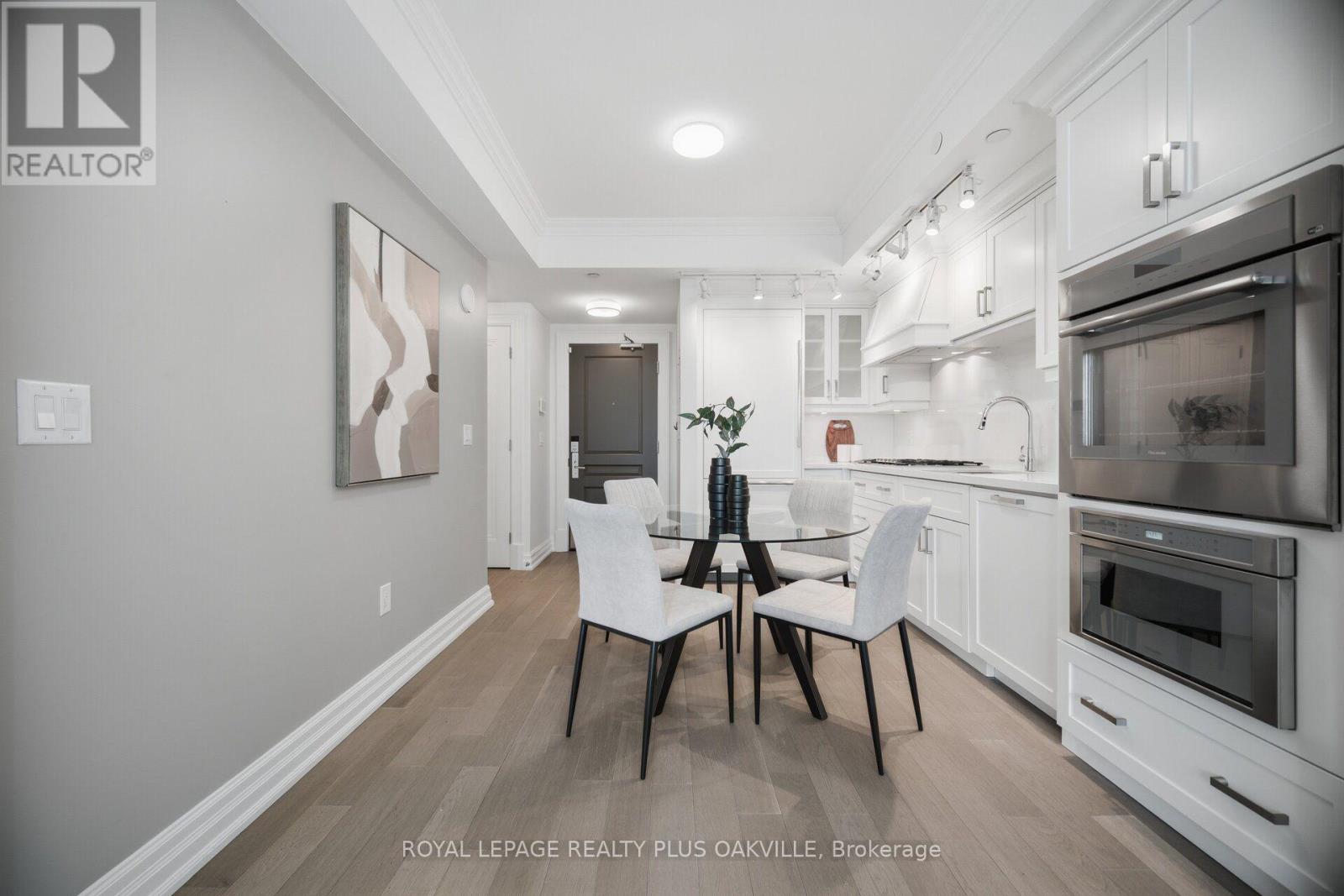 #303A 2060 LAKESHORE ROAD - 6