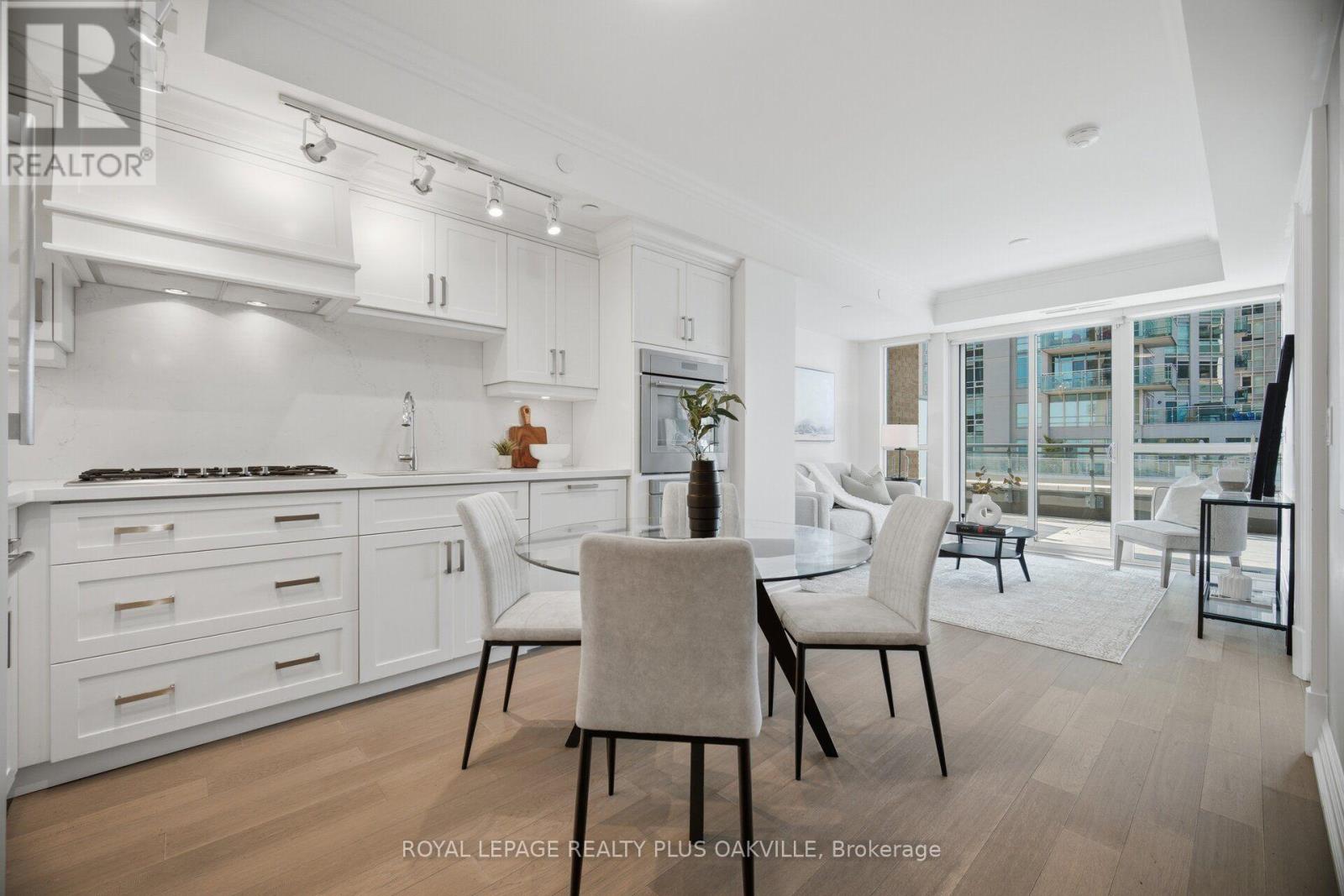 #303A 2060 LAKESHORE ROAD - 7