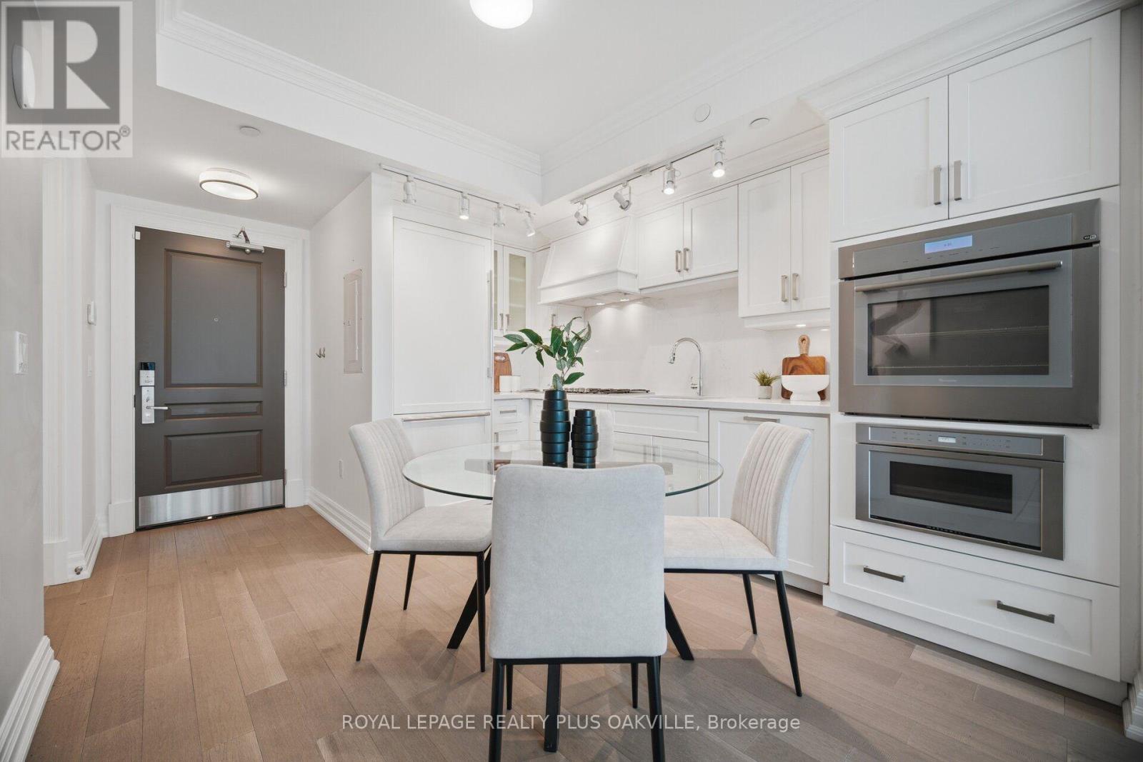 #303A 2060 LAKESHORE ROAD - 8