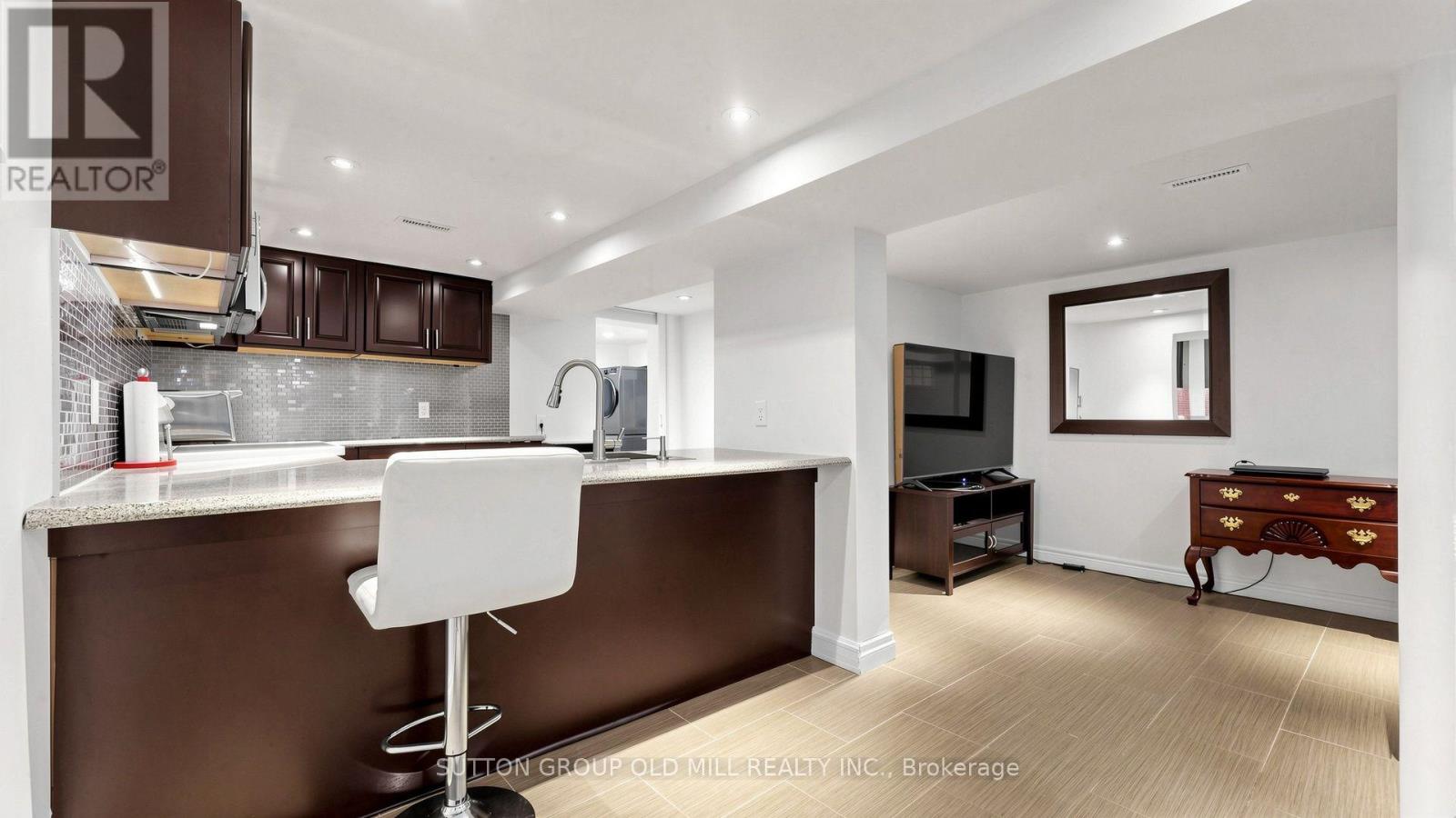 6 HILLDALE ROAD - 28