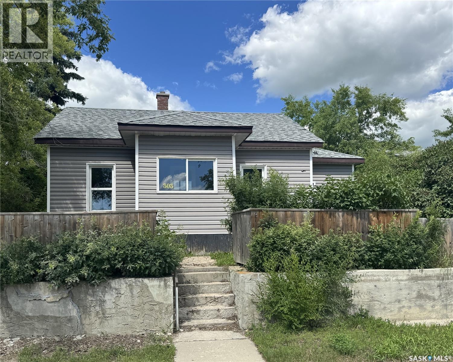 303 4th AVENUE W - 1