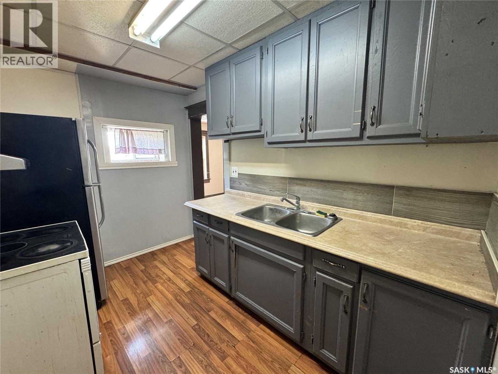 303 4th AVENUE W - 6
