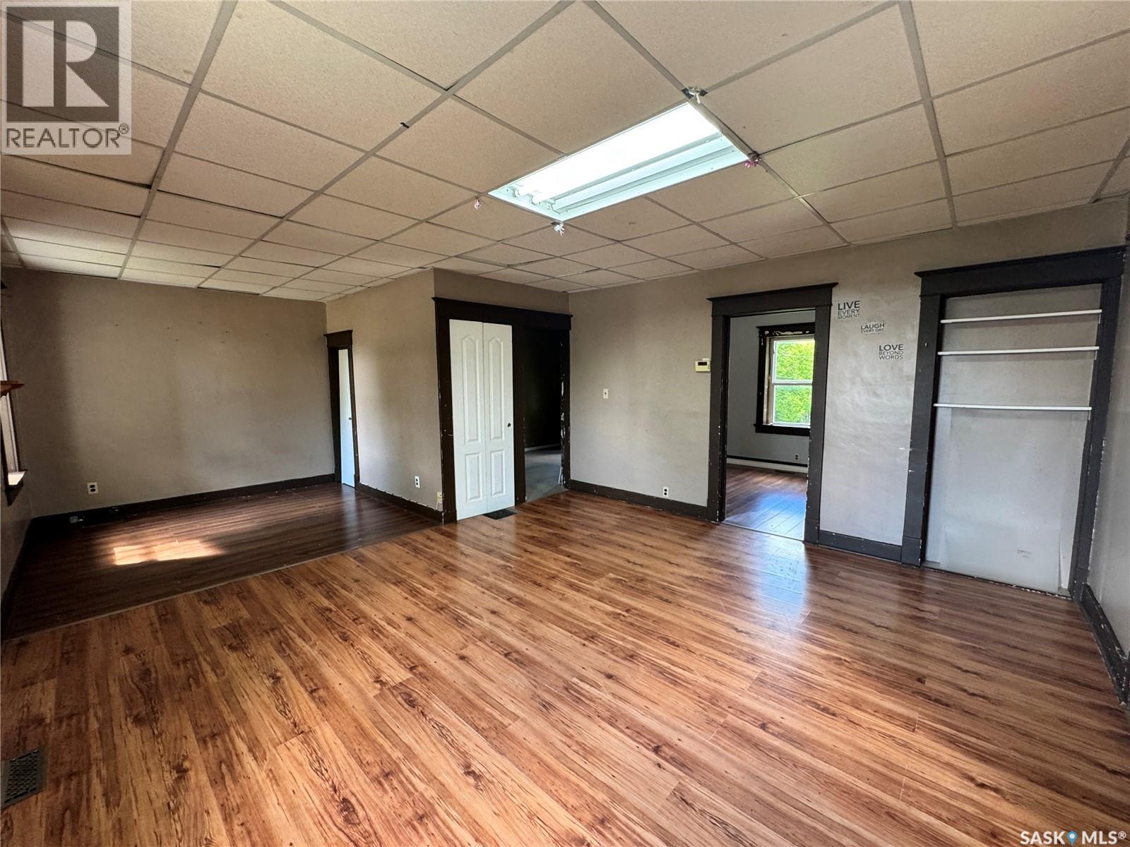 303 4th AVENUE W - 9
