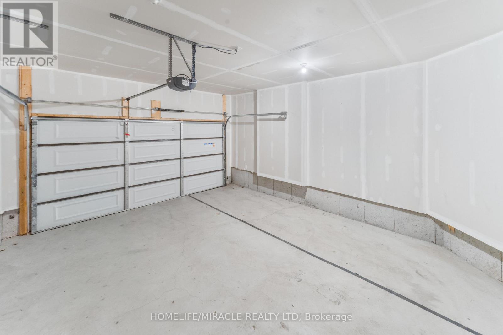 53 ROBERTSON DRIVE - Image 33