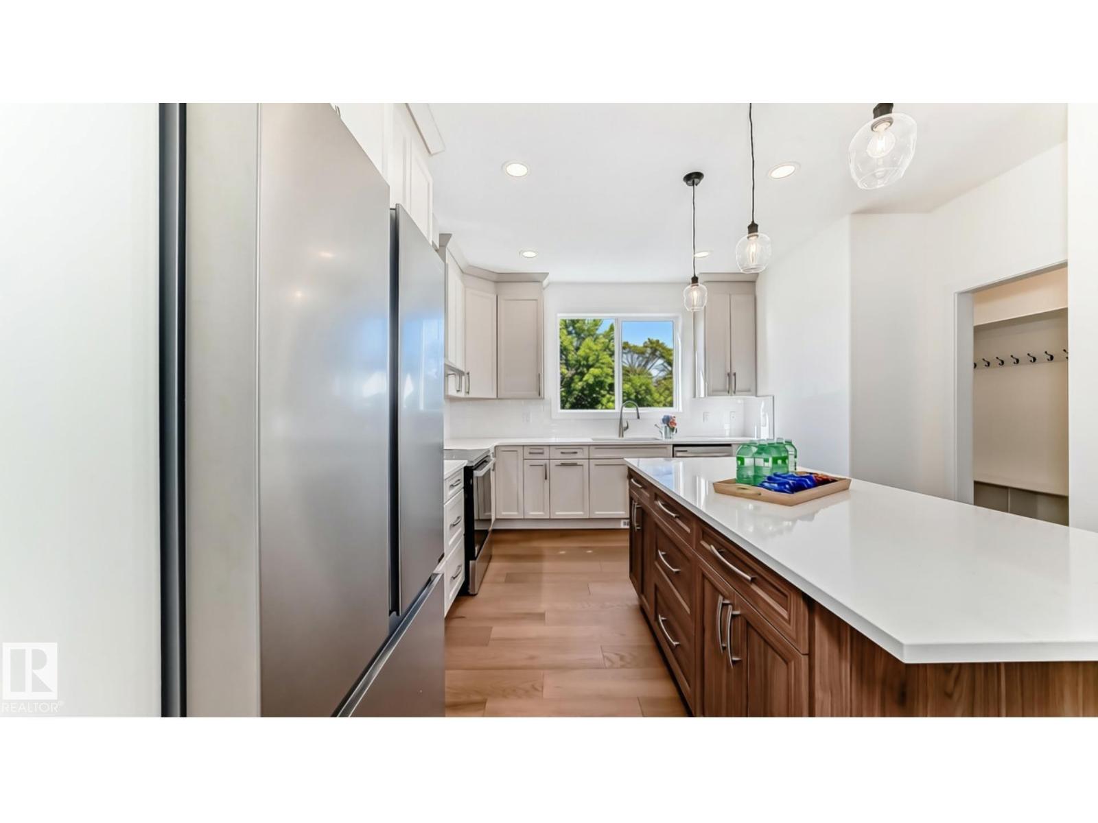 10721 70 AV NW - 4