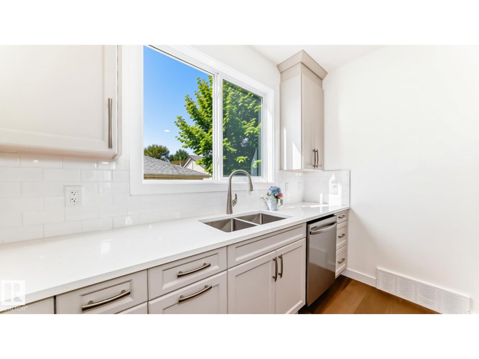 10721 70 AV NW - 7