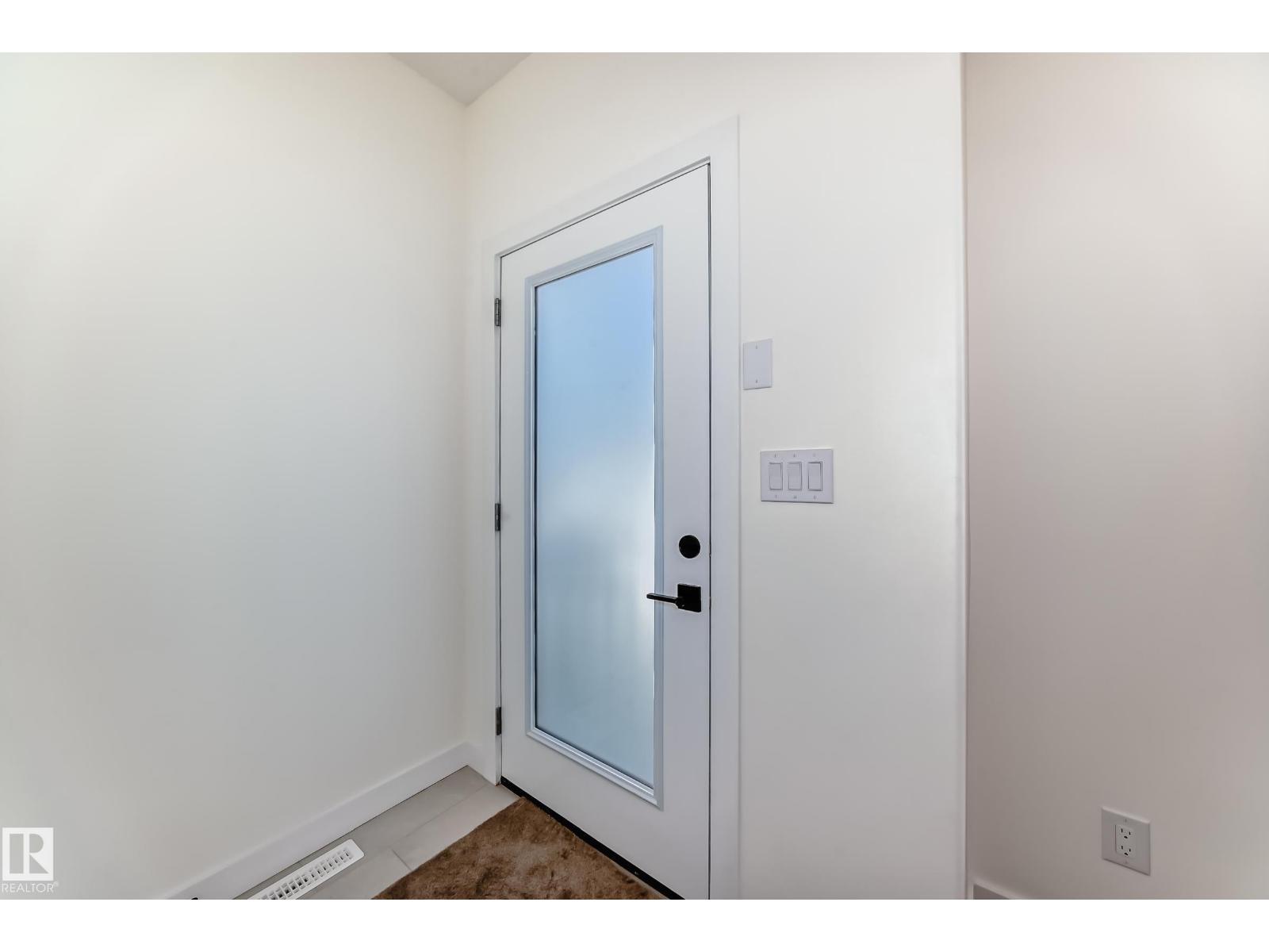10721 70 AV NW - 3