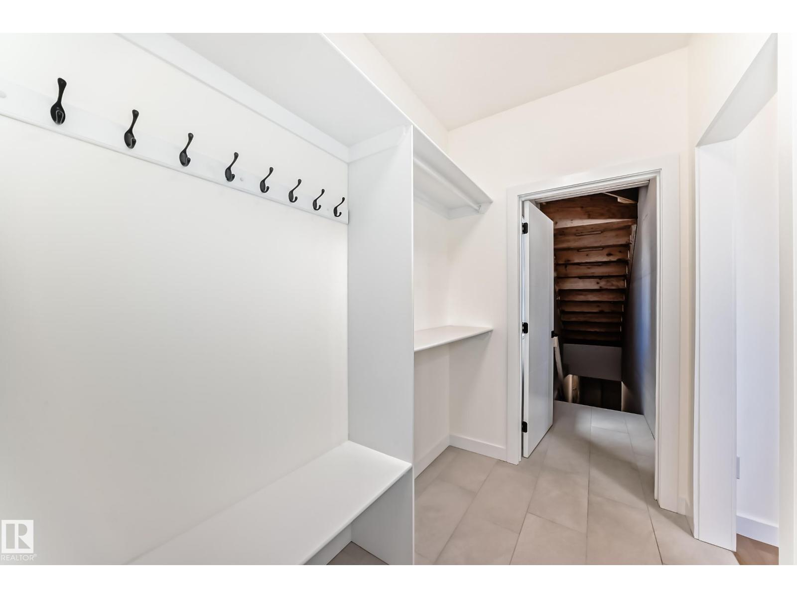 10721 70 AV NW - 25