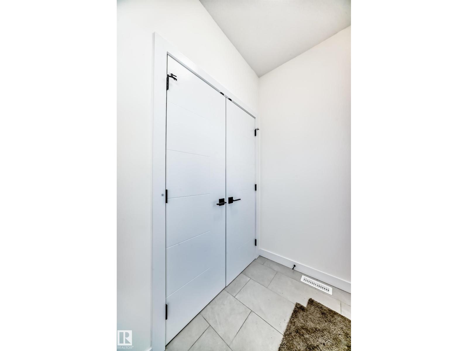 10721 70 AV NW - 21