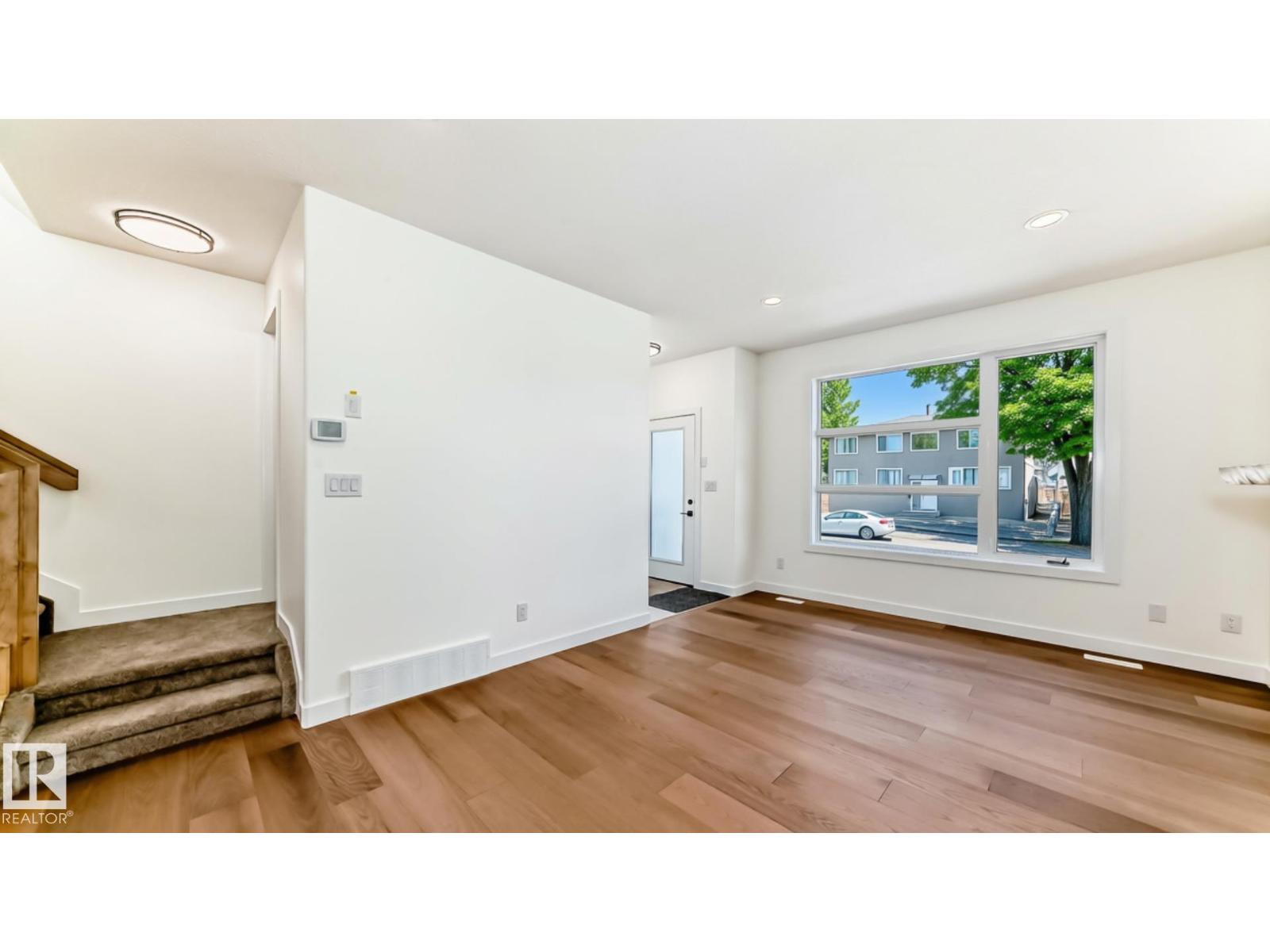 10721 70 AV NW - 15