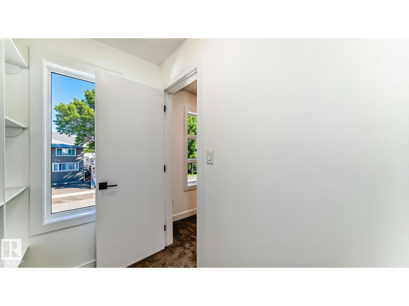 10721 70 AV NW - 33