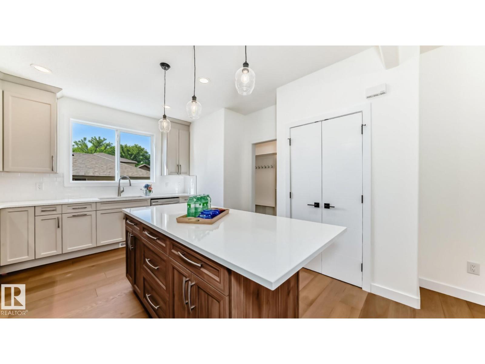 10721 70 AV NW - 10