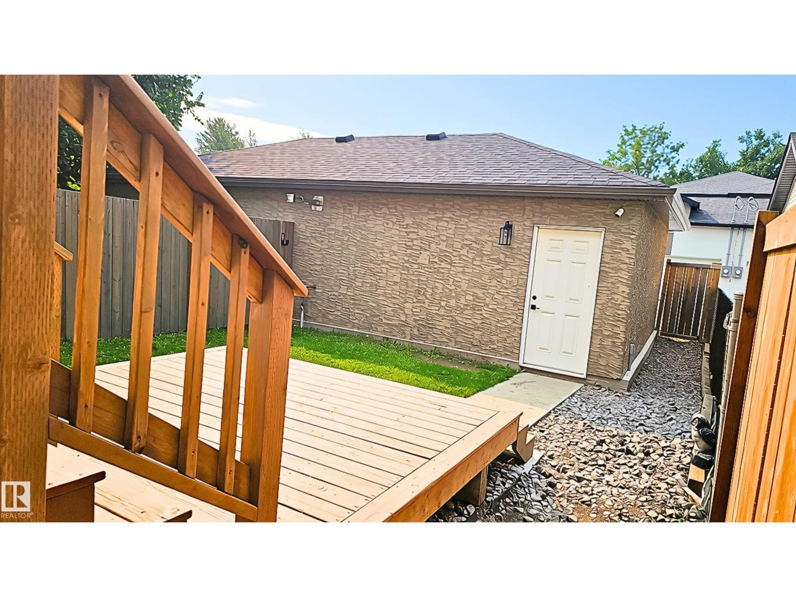 10721 70 AV NW - 47