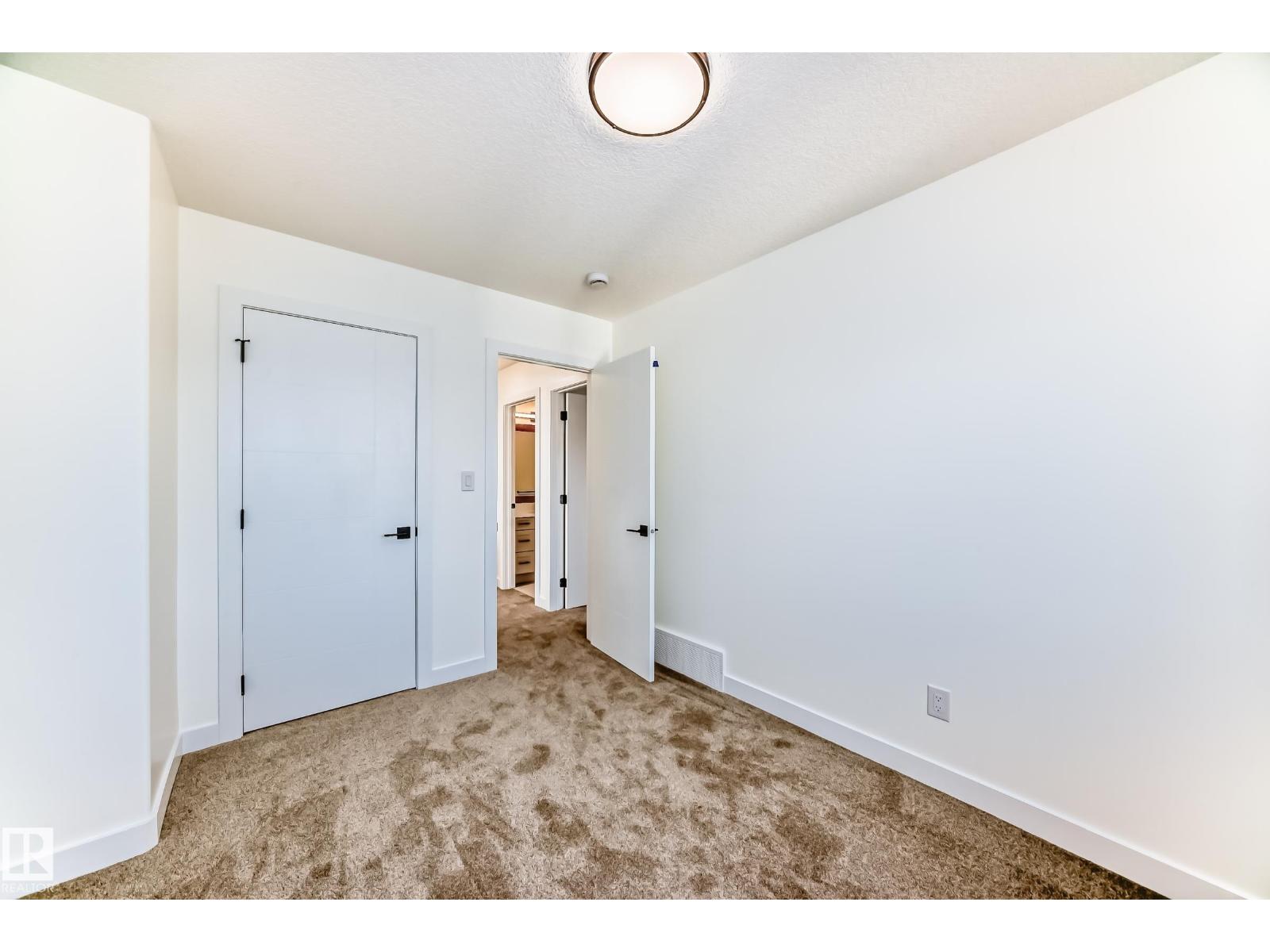 10721 70 AV NW - 35