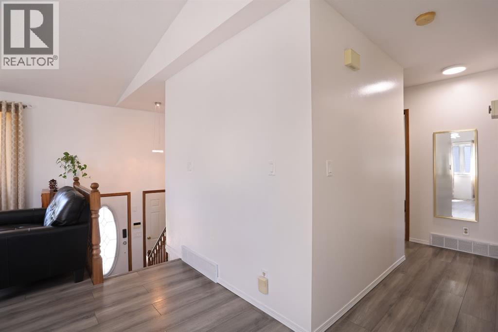 28 Upland Crescent West - Photo 13